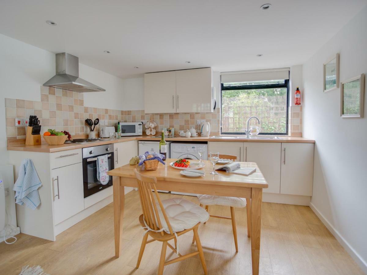 Little England Cottage Milborne Saint Andrew Bagian luar foto