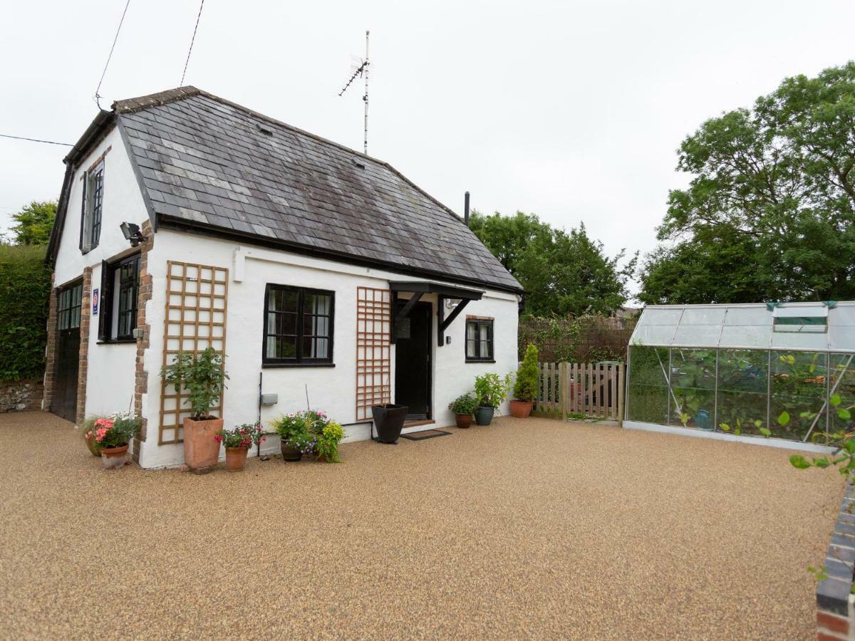 Little England Cottage Milborne Saint Andrew Bagian luar foto