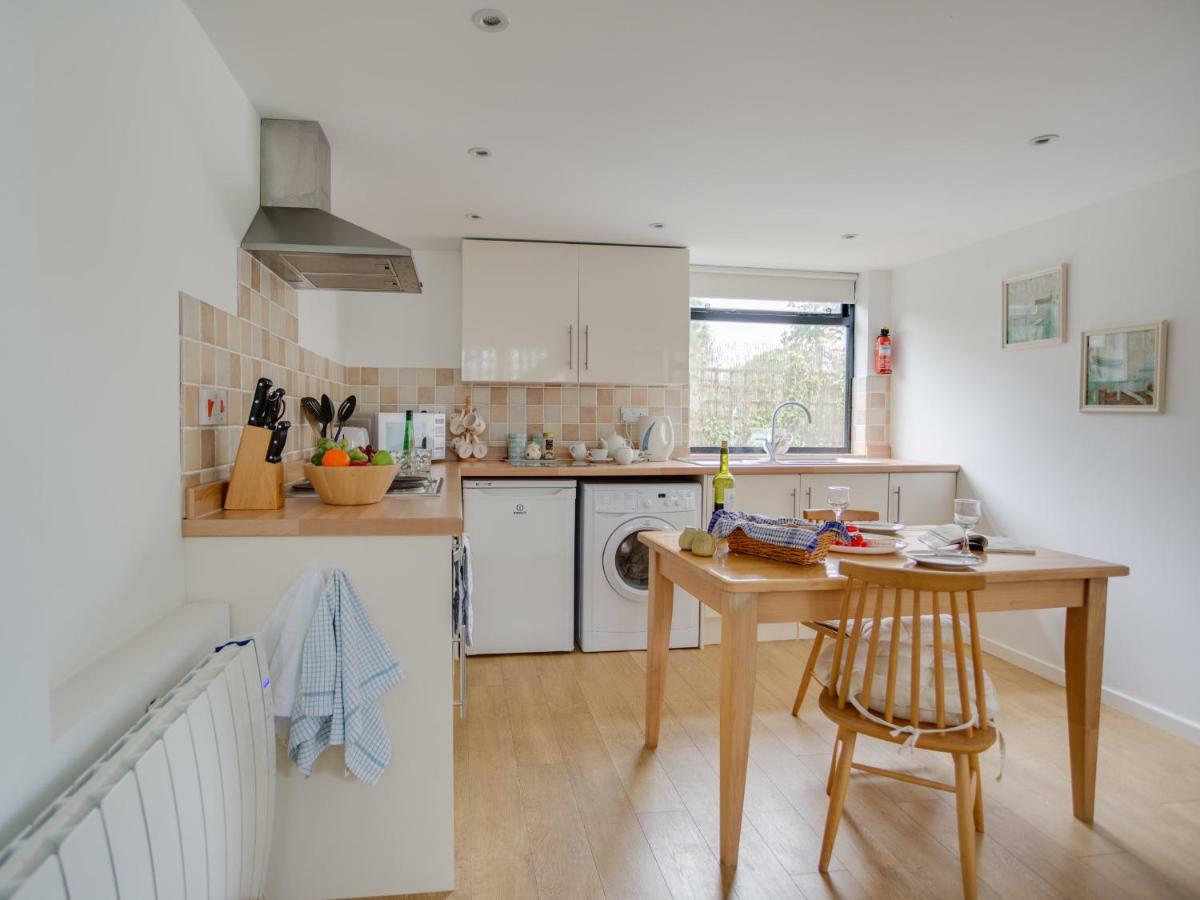 Little England Cottage Milborne Saint Andrew Bagian luar foto